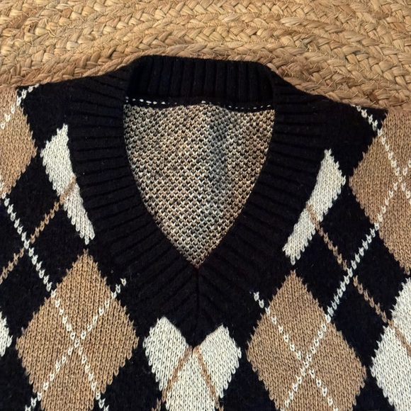 Sweater Vest - Picture 7 of 9